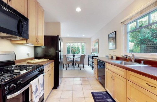 Sonoma House | Jane's Cottage-The Perfect Wine County Retreat - Includes Wine Tasting Passport