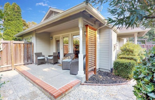 Sonoma House | Jane's Cottage-The Perfect Wine County Retreat - Includes Wine Tasting Passport