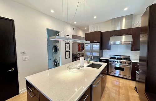 West Town House | jane's house a boutique historical flat in chicago - close to everything!