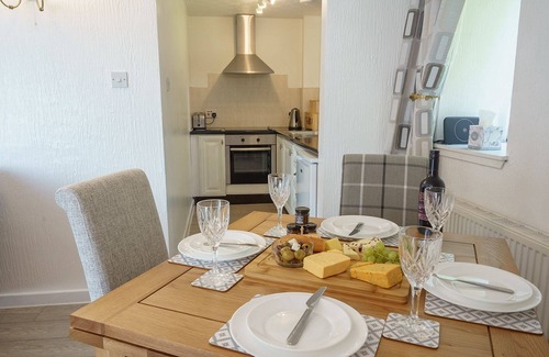 Thornhill Apartment | Jane Welsh Cottage - a cottage that sleeps 4 guests in 2 bedrooms