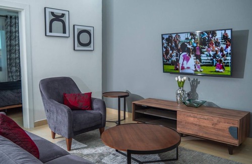 West Coast Division Apartment | Janneya