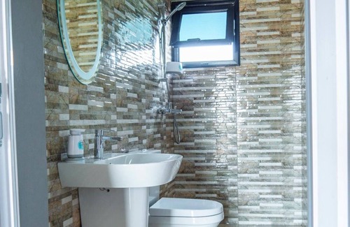 West Coast Division Apartment | Janneya