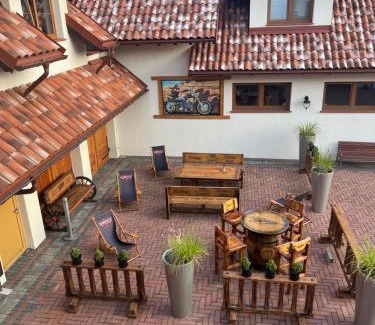 Jantar House | Jantarvia Car Museum , Pasja i Wypoczynek Noclegi z Klimatem