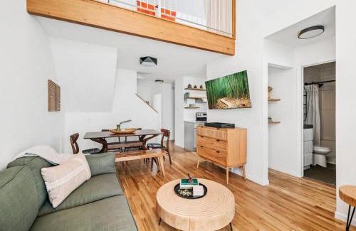 Traverse City House | Japandi, 3BD Townhome Near Downtown, Beach and Wineries