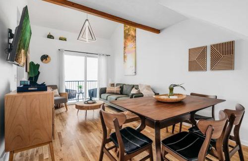 Traverse City House | Japandi, 3BD Townhome Near Downtown, Beach and Wineries