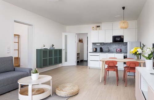 Prague 13 Apartment | Japandi Homestay for 4-Alfa Rezidence-MetroB Luka