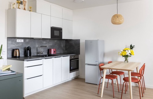 Prague 13 Apartment | Japandi Homestay for 4-Alfa Rezidence-MetroB Luka