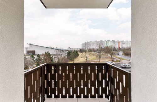 Prague 13 Apartment | Japandi Homestay for 4-Alfa Rezidence-MetroB Luka