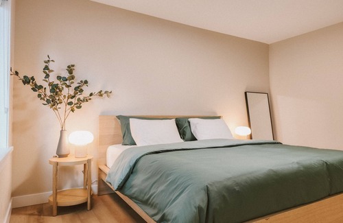 New Westminster House | Japandi Oasis: Tranquil Retreat in the Heart of New Westminster