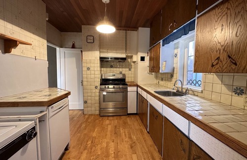 Dunbar House | Japanese vintage-style detached cottage near UBC