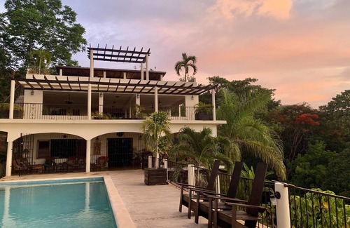 Runaway Bay Villa | Jaquar Villas - Exclusive 20 bedroom Property for Reunions, Weddings, events