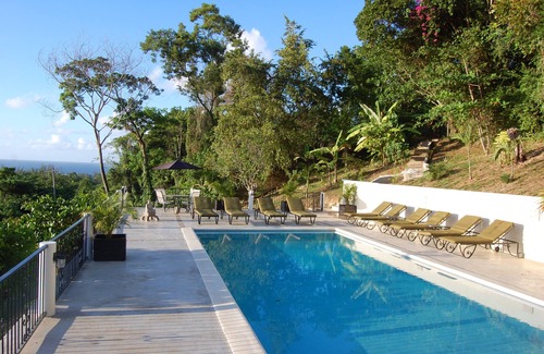 Runaway Bay Villa | Jaquar Villas - Exclusive 20 bedroom Property for Reunions, Weddings, events