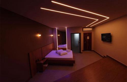 Conselheiro Lafaiete Hotel | Jardins Suites