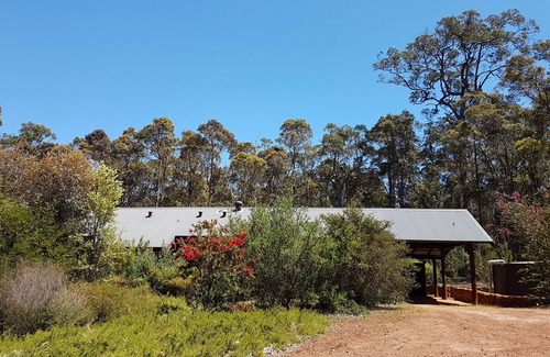 Rosa Glen Cabin | Jarrah Grove Forest Retreat - Adults Only