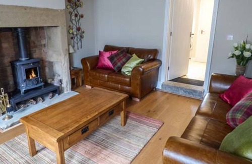 Monyash Cottage | JASMINE COTTAGE, pet friendly, with open fire in Bakewell