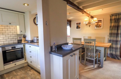 Thornthwaite Cottage | JASMINE COTTAGE, pet friendly, with a garden in Thornthwaite