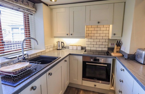 Thornthwaite Cottage | JASMINE COTTAGE, pet friendly, with a garden in Thornthwaite