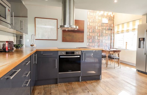 Wittersham Cottage | JASMINE, pet friendly, character holiday cottage in Iden