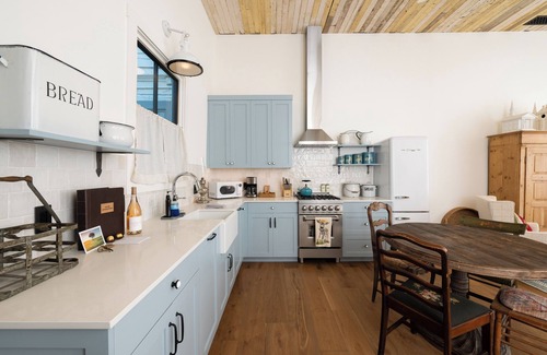 Los Alamos Apartment | Jasmine residence, located downtown between the Union Hotel & Bells restaurant.