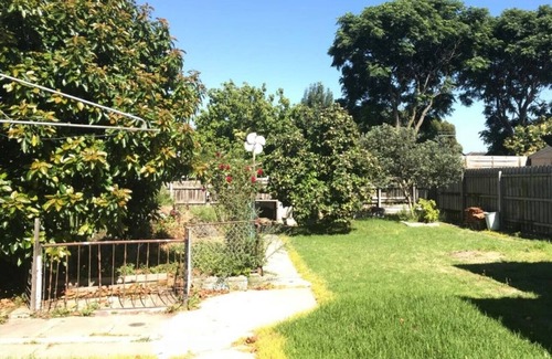 Reservoir House | Jasmine Room- 5 minutes walk to Edwards Lake