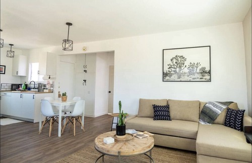 Yucca Valley House | Jasper Glow 2BR Stargaze 4 Acres near Joshua Tree Ev Charger Hot Tub Swing Set