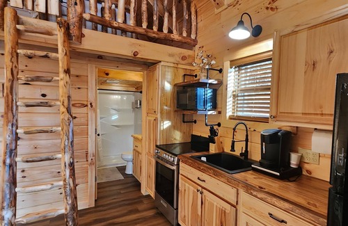 Scio Villa | Jasper/Hot Tub-Lakeview -Pet friendly-8 Person Lodge