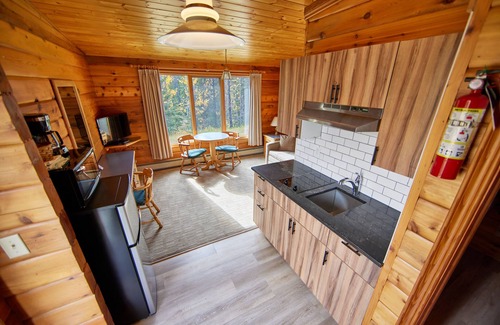 Jasper Hotel | Jasper House Bungalows