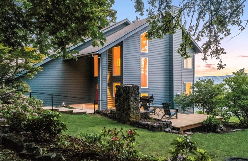 Underwood House | Jaw Drop Views! Mt Hood and Gorge! @pinpointstays