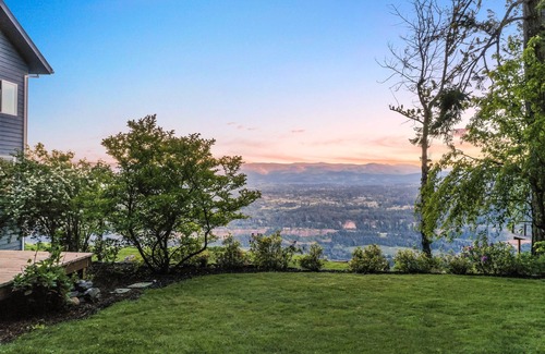 Underwood House | Jaw Drop Views! Mt Hood and Gorge! @pinpointstays