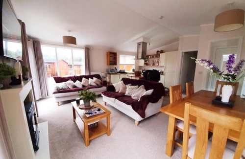 Troutbeck Bridge Cabin | Jaw-dropping Lodge With Hot Tub on Lake Windermere