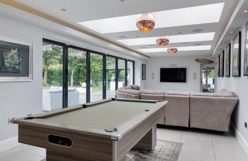 Allostock House | Jaw Dropping House with Private Indoor Pool, Hot Tub & Cinema