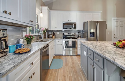 Buford House | Jaw-dropping Panoramas! LakePoint @ Lanier Minutes to Margaritaville, 4 bedrooms