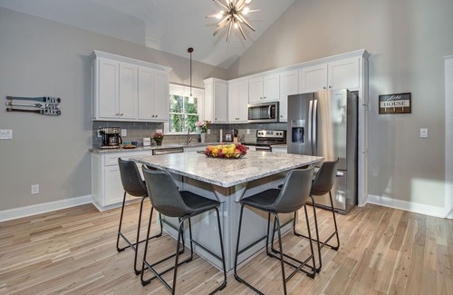 Buford House | Jaw-dropping Panoramas! LakePoint @ Lanier Minutes to Margaritaville, 4 bedrooms