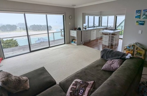 Tairua House | Jaw-dropping views w/bachy vibe