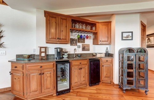 Big Canoe House | Jaw-Dropping Vistas, Fireside Sips, Spa Baths & Community Golf, Pools, Trails & More - Falken Haus