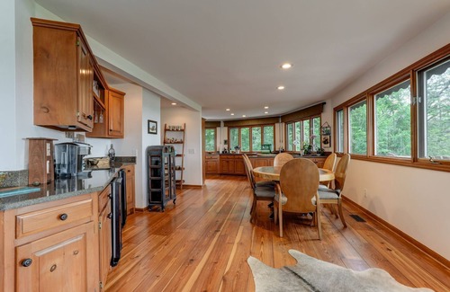 Big Canoe House | Jaw-Dropping Vistas, Fireside Sips, Spa Baths & Community Golf, Pools, Trails & More - Falken Haus