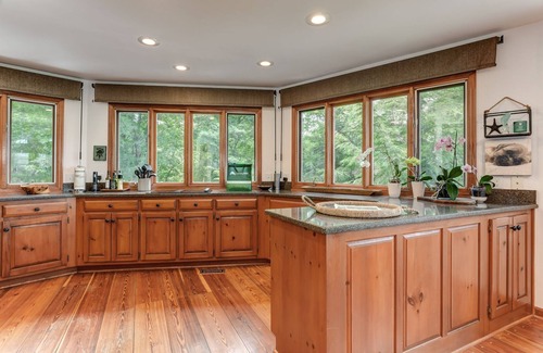 Big Canoe House | Jaw-Dropping Vistas, Fireside Sips, Spa Baths & Community Golf, Pools, Trails & More - Falken Haus