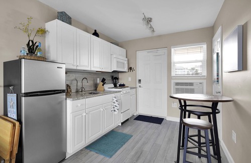 Jacksonville Beach Apartment | Jax Beach Front- Barefoot Bliss & Near Mayo Clinic