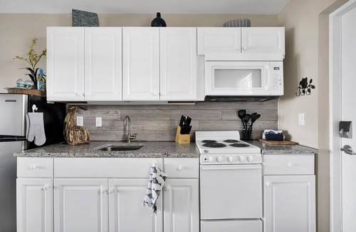 Jacksonville Beach Apartment | Jax Beach Front- Barefoot Bliss & Near Mayo Clinic