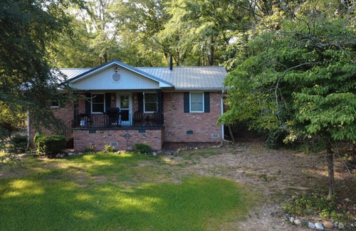 Jones Mills Apartment | Jax`s Hot Springs Lake House
