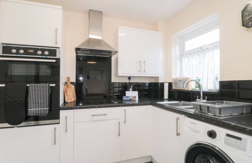 Wyke Regis Cottage | JAY COTTAGE, pet friendly, country holiday cottage in Weymouth