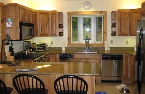 North Troy House | Jay Peak, Luxury 5 BR Ski-in Ski-Out with Hot tub
