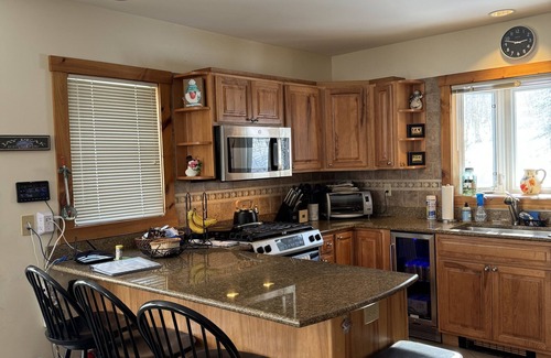 North Troy House | Jay Peak, Luxury 5 BR Ski-in Ski-Out with Hot tub