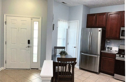 Delmar House | Jay's Home Away From Home Delmar,Md Townhouse-Pool access-Close to Local Beaches