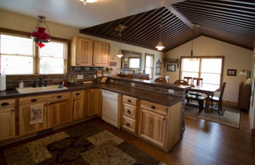 Moab Cabin | Jaydee's Run Cabin @ Whispering Oaks, 20 miles from Moab!