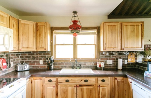 Moab Cabin | Jaydee's Run Cabin @ Whispering Oaks, 20 miles from Moab!