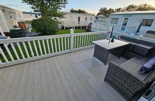 Rhyl Ski Chalet | Jayden 3 bed balcony