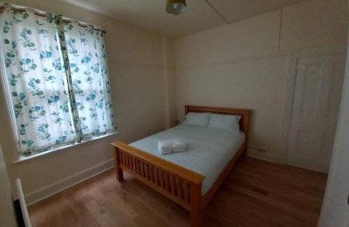 Finchley Church End House | Jazmin