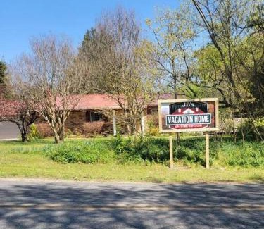 Mena House | JB's-Getaway in the mountains with trails and more