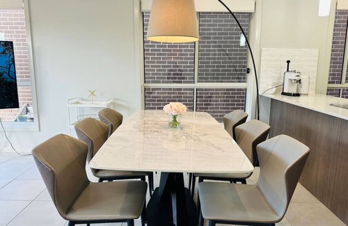 Bardia House | JC House - 4 Br, AC & Wi-Fi Close Coles & Train
